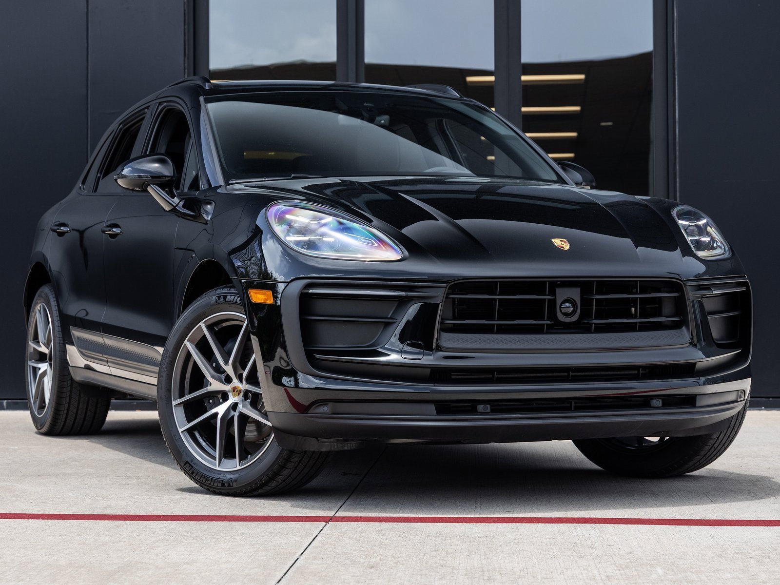 Used 2025 Porsche Macan image 7
