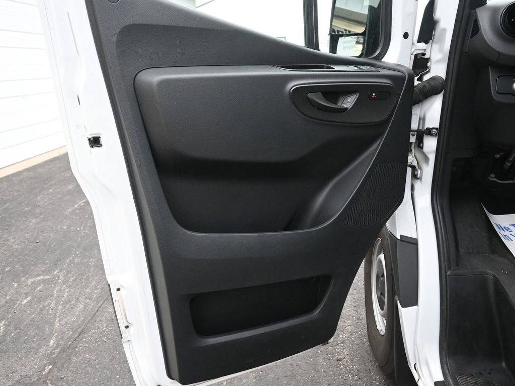 Used 2024 Mercedes-Benz Sprinter 2500 image 19