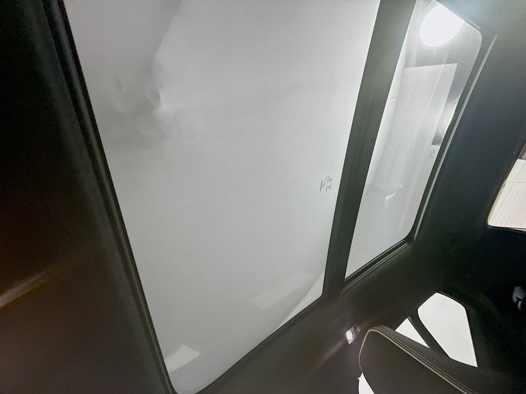 Used 2021 Volvo XC40 T5 R-Design image 23