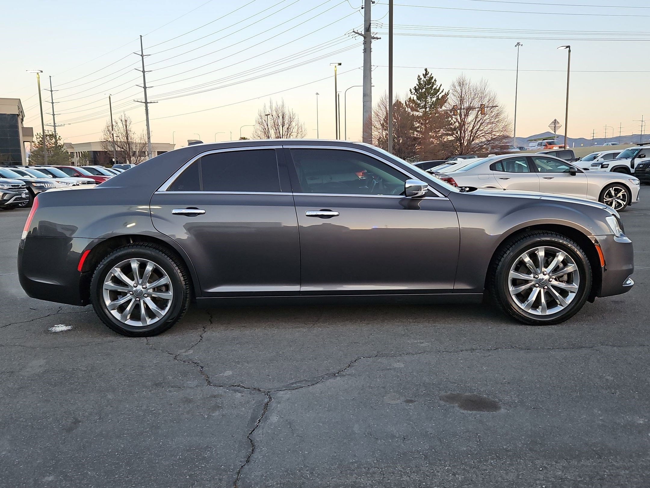 Used 2016 Chrysler 300 C image 2