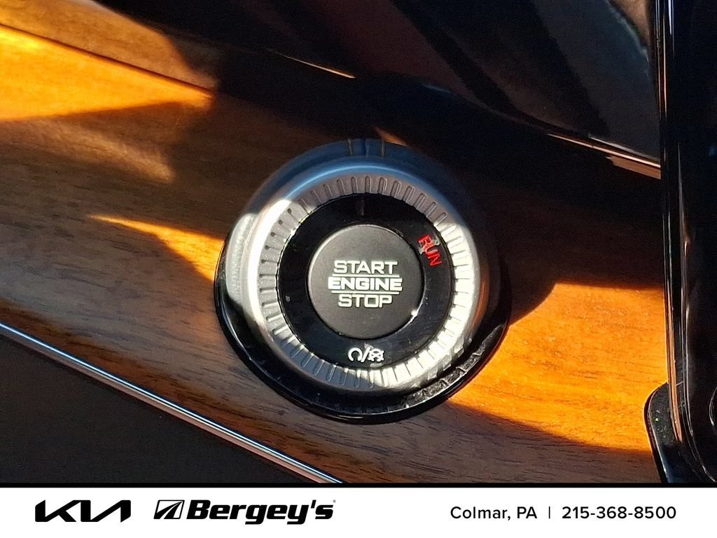 Used 2023 Jeep Grand Wagoneer Series III w/ Rear Seat Video Group 1 AWD/4WD image 31