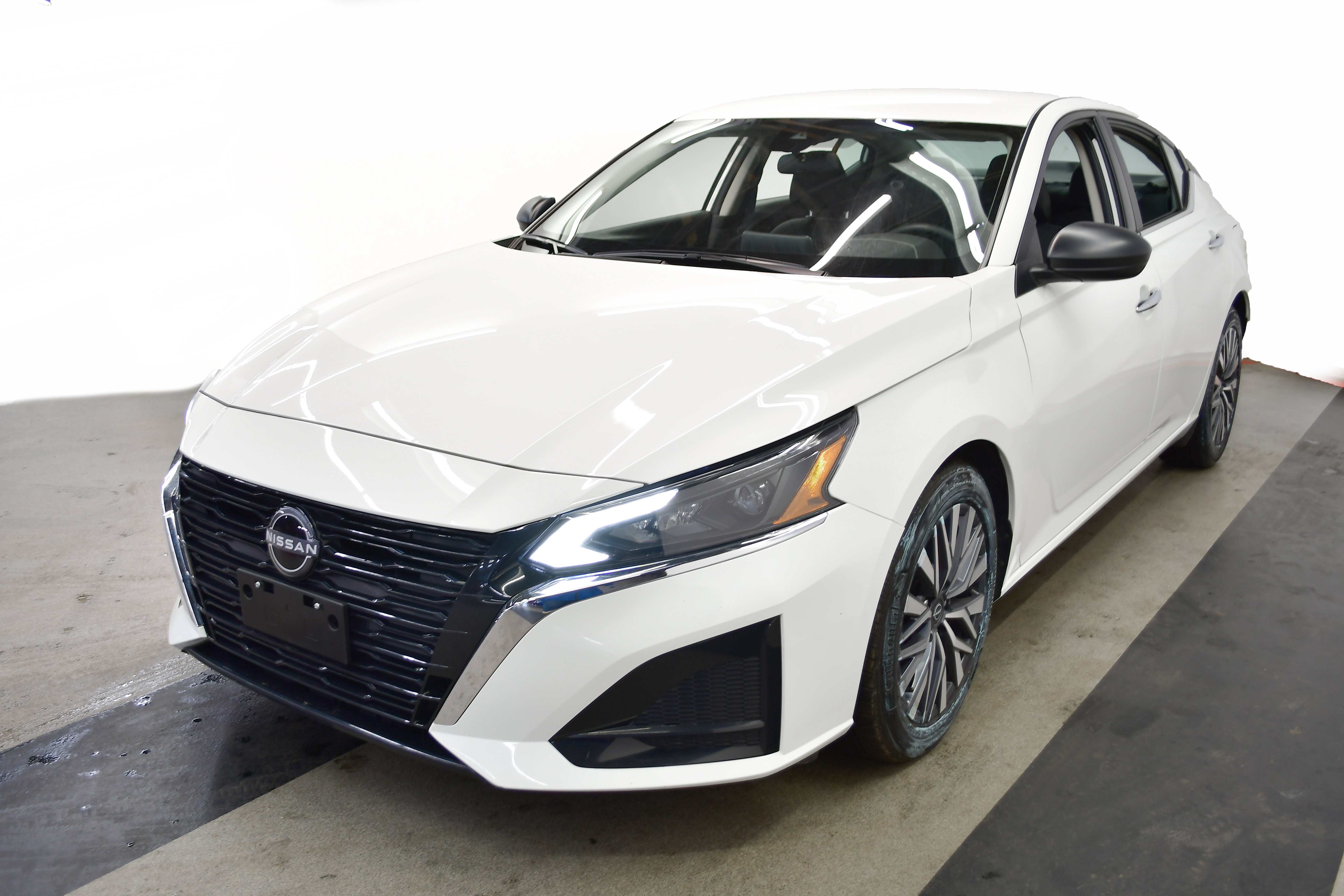 Used 2025 Nissan Altima 2.5 SV image 4