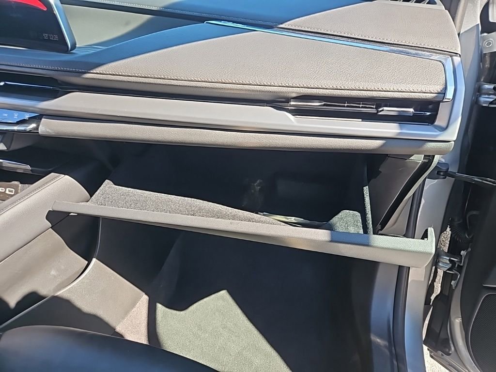 Used 2025 Cadillac XT4 Premium Luxury image 35