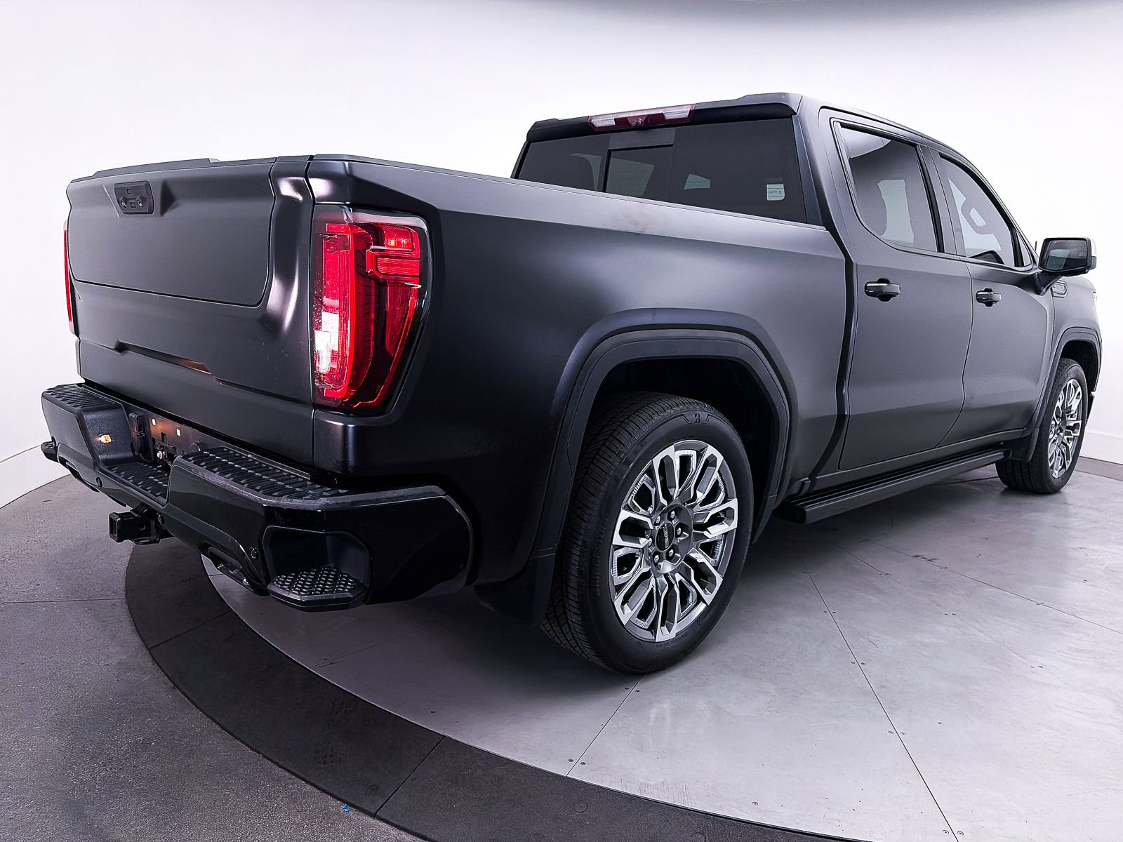 Used 2022 GMC Sierra 1500 Denali w/ Technology Package AWD/4WD image 18