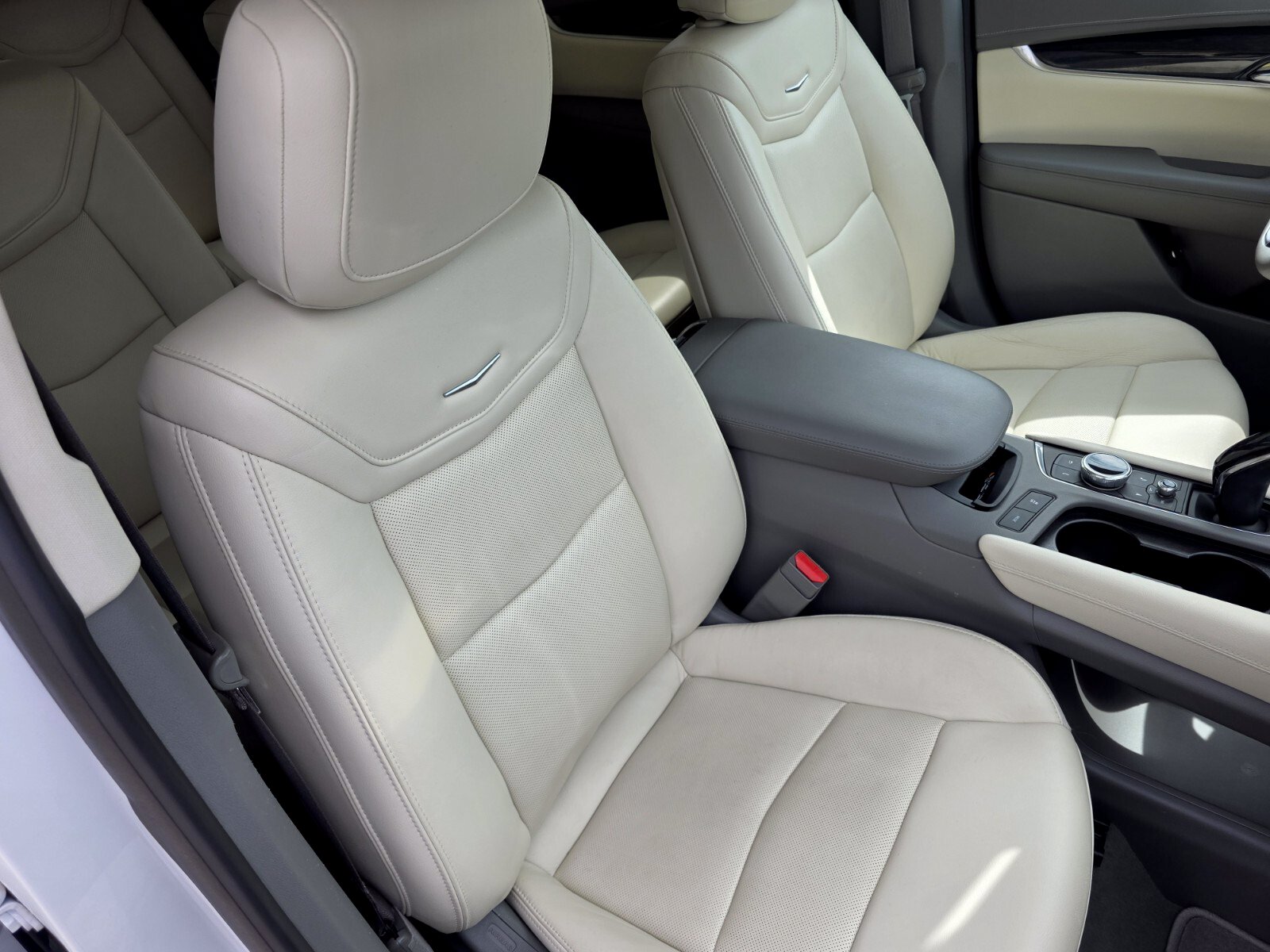 Used 2020 Cadillac XT6 Premium Luxury FWD image 30