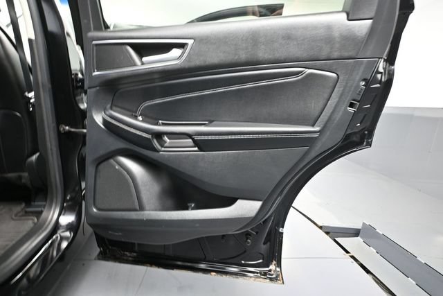 Used 2016 Ford Edge Titanium w/ Technology Package AWD/4WD image 32