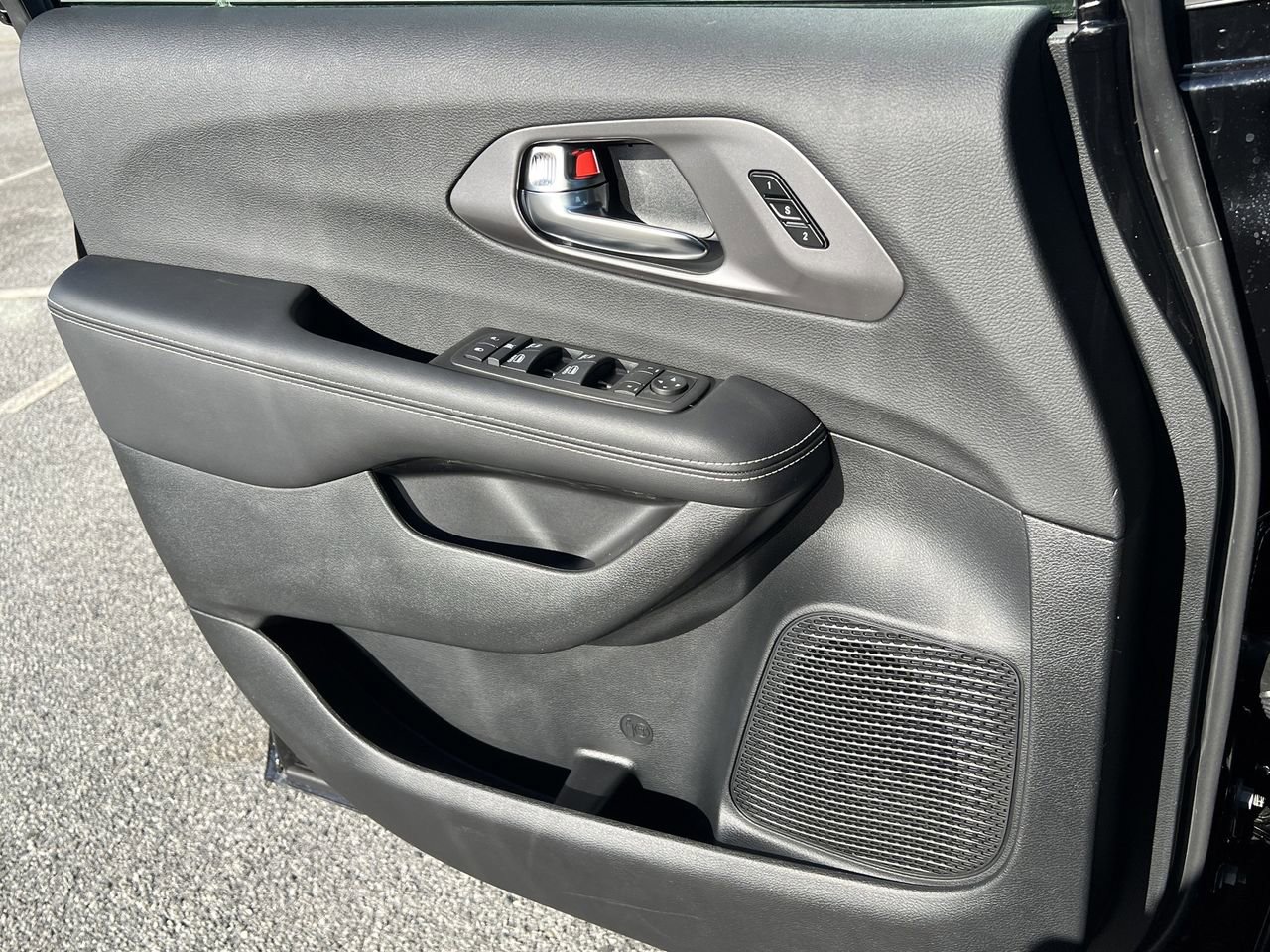 New 2026 Chrysler Pacifica Select image 16