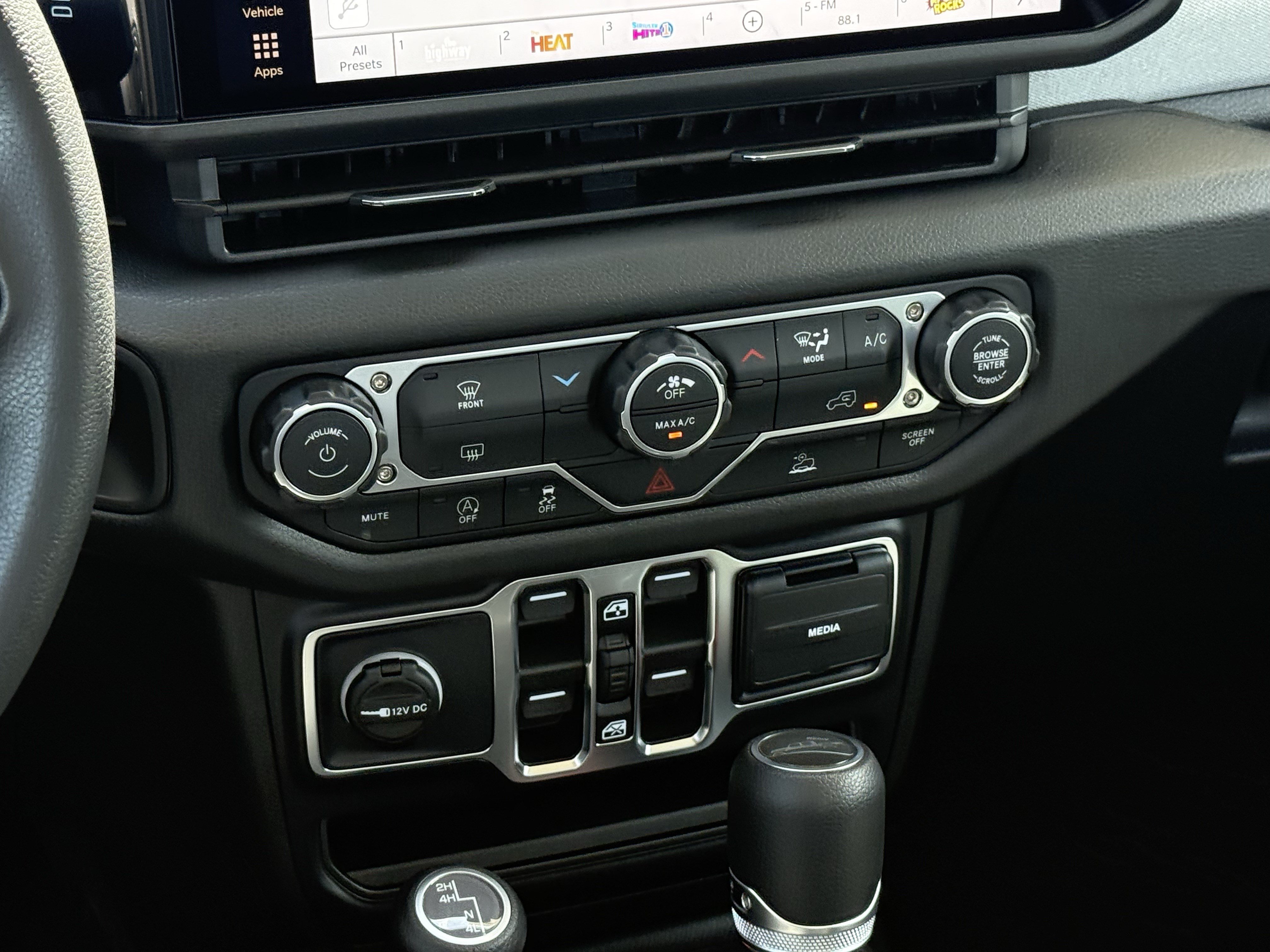 New 2026 Jeep Gladiator Sport AWD/4WD image 14