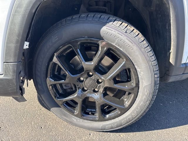 Used 2023 Jeep Compass Latitude image 30