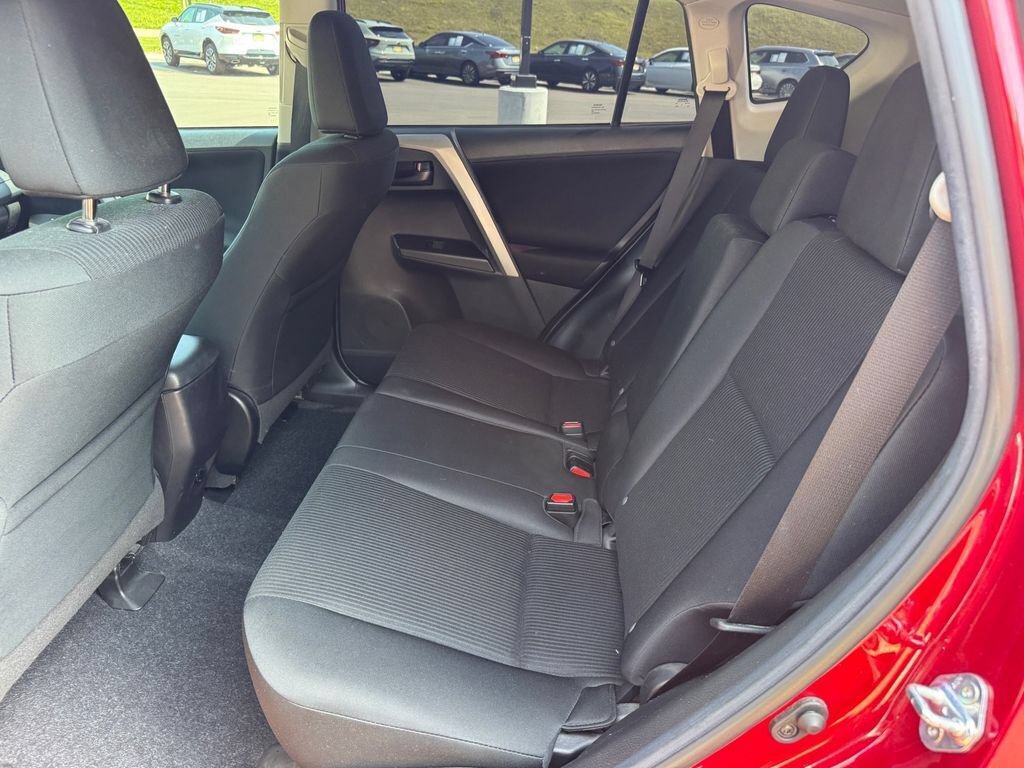 Used 2018 Toyota RAV4 LE AWD/4WD image 10