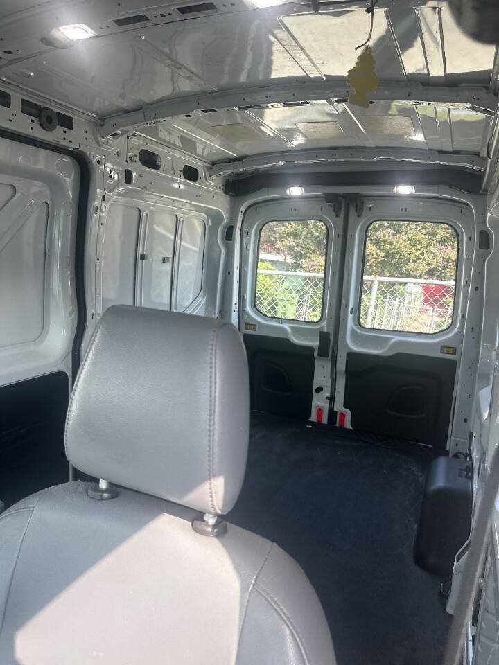 Used 2018 Ford Transit 250 130 Medium Roof RWD image 11