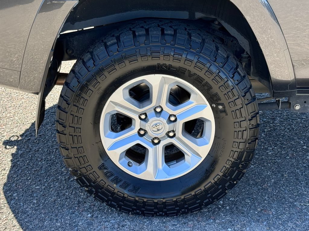Used 2021 Toyota 4Runner SR5 Premium w/ Moonroof Package AWD/4WD image 15