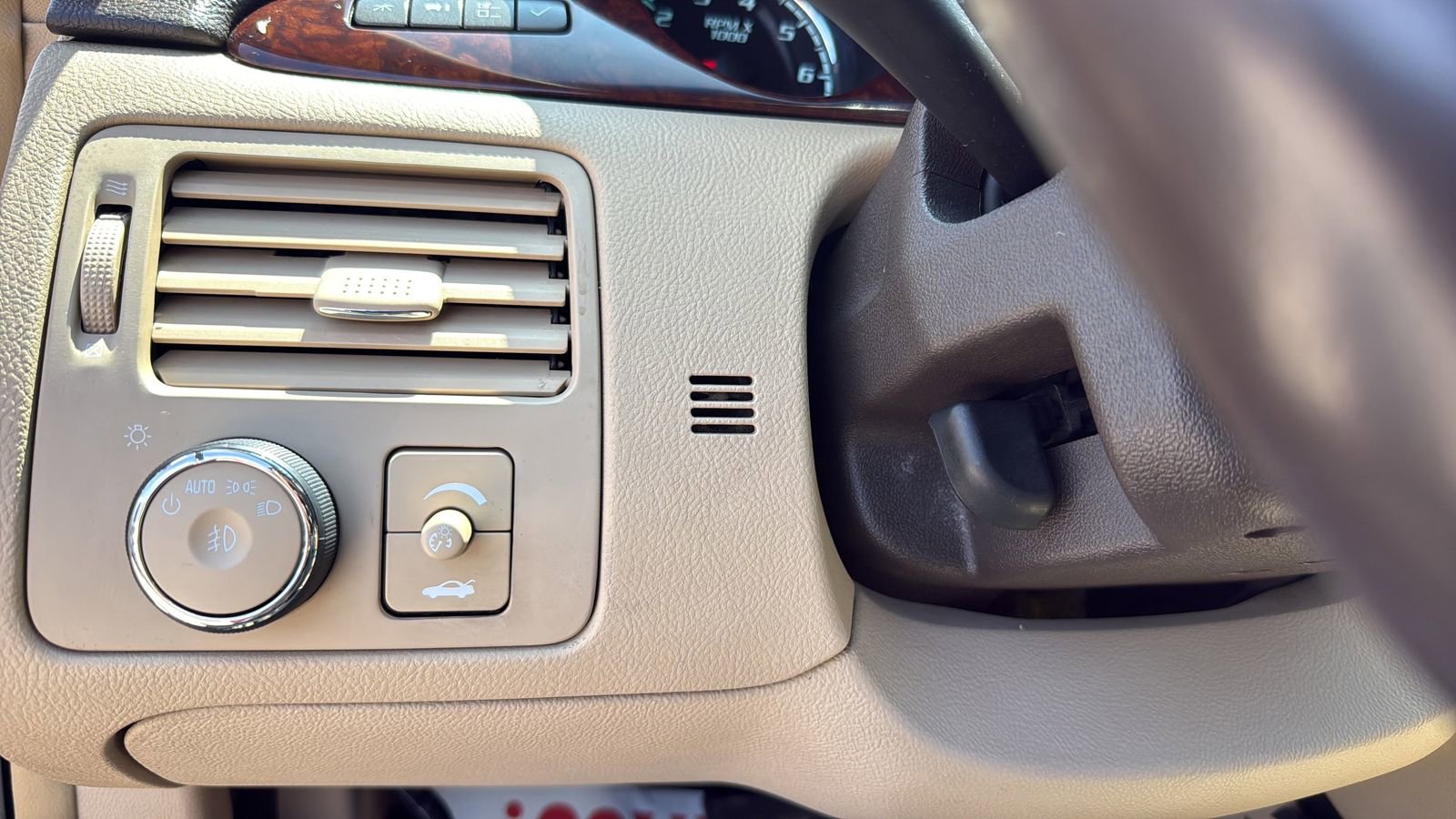 Used 2011 Buick Lucerne CXL w/ Driver Confidence Package FWD image 14