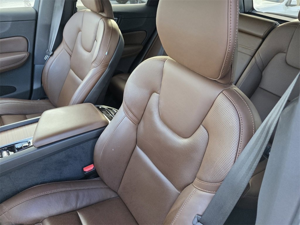 Used 2021 Volvo XC60 T6 Inscription w/ Protection Package Premier image 11