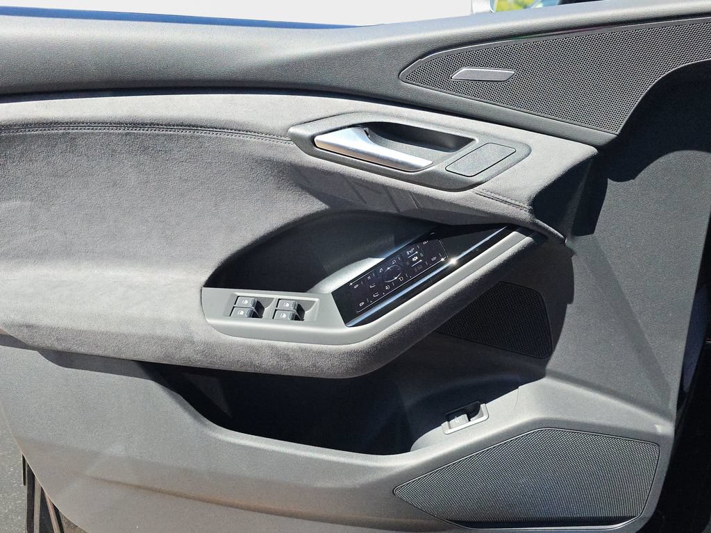 New 2027 Audi SQ6 e-tron Premium Plus AWD/4WD image 18