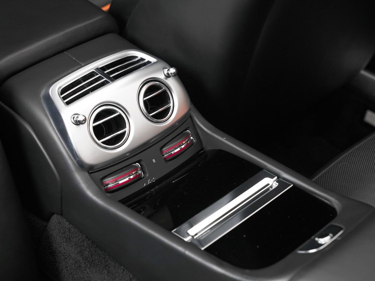 Used 2020 Rolls-Royce Dawn image 49