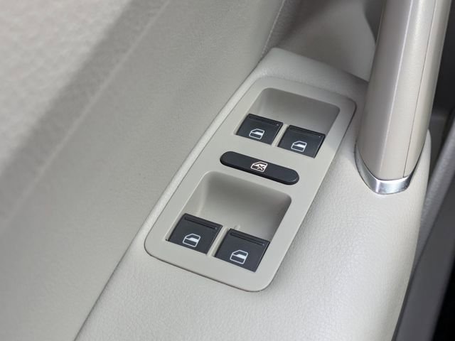 Used 2018 Volkswagen Passat 2.0T SE w/ SE Lighting Package image 26