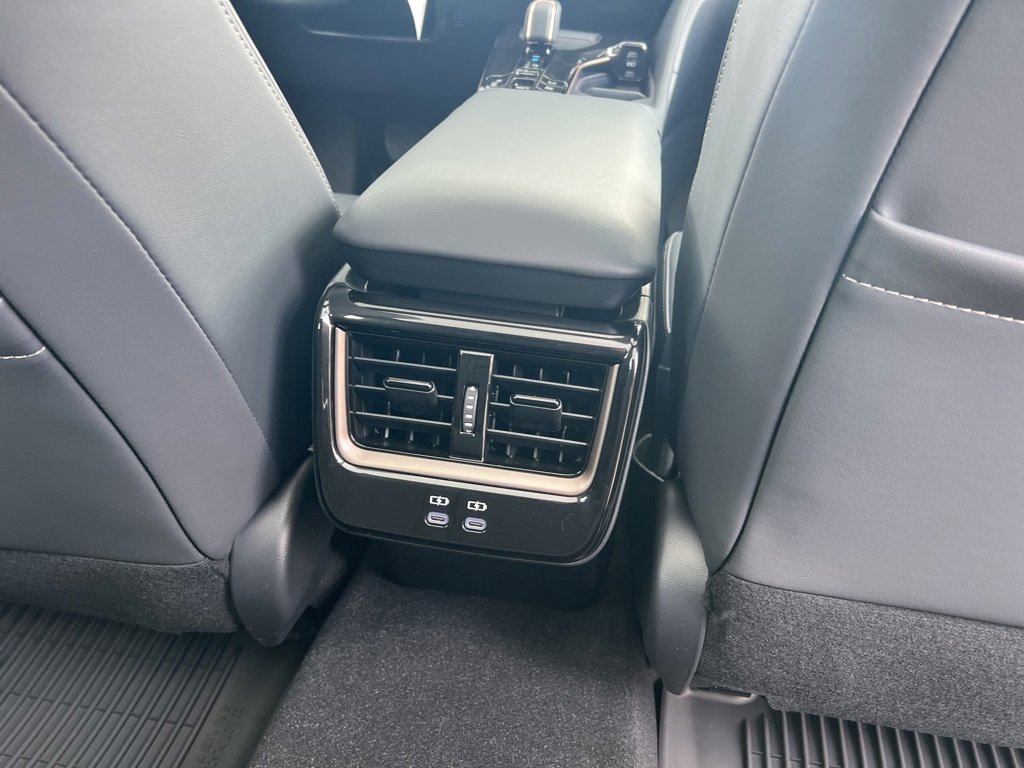 New 2025 Toyota Crown Signia image 9