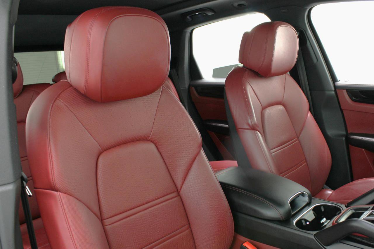 Used 2021 Porsche Cayenne image 47