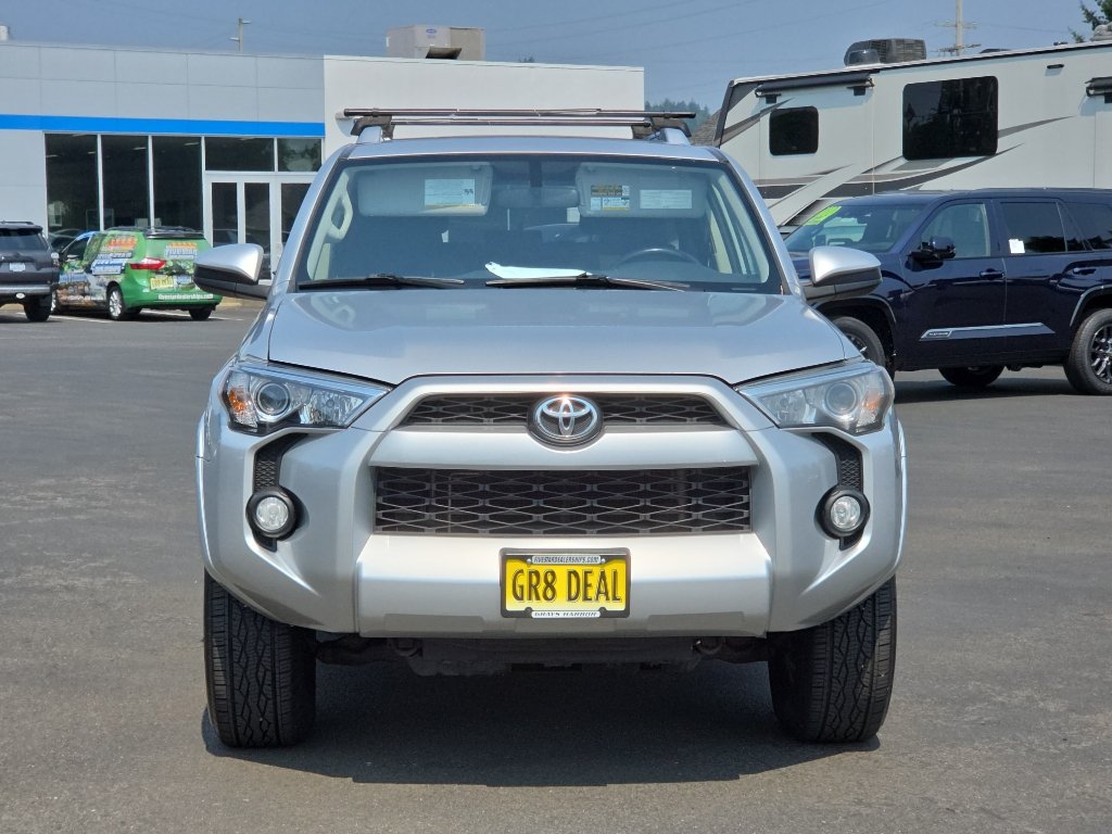 Used 2016 Toyota 4Runner SR5 AWD/4WD image 3