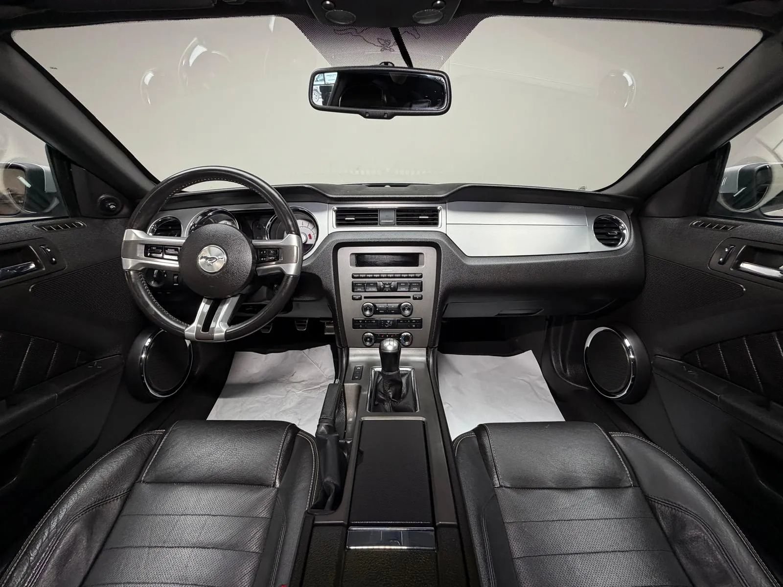 Used 2010 Ford Mustang GT RWD image 15