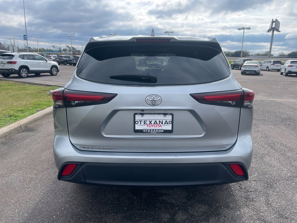 Used 2024 Toyota Highlander XLE image 6