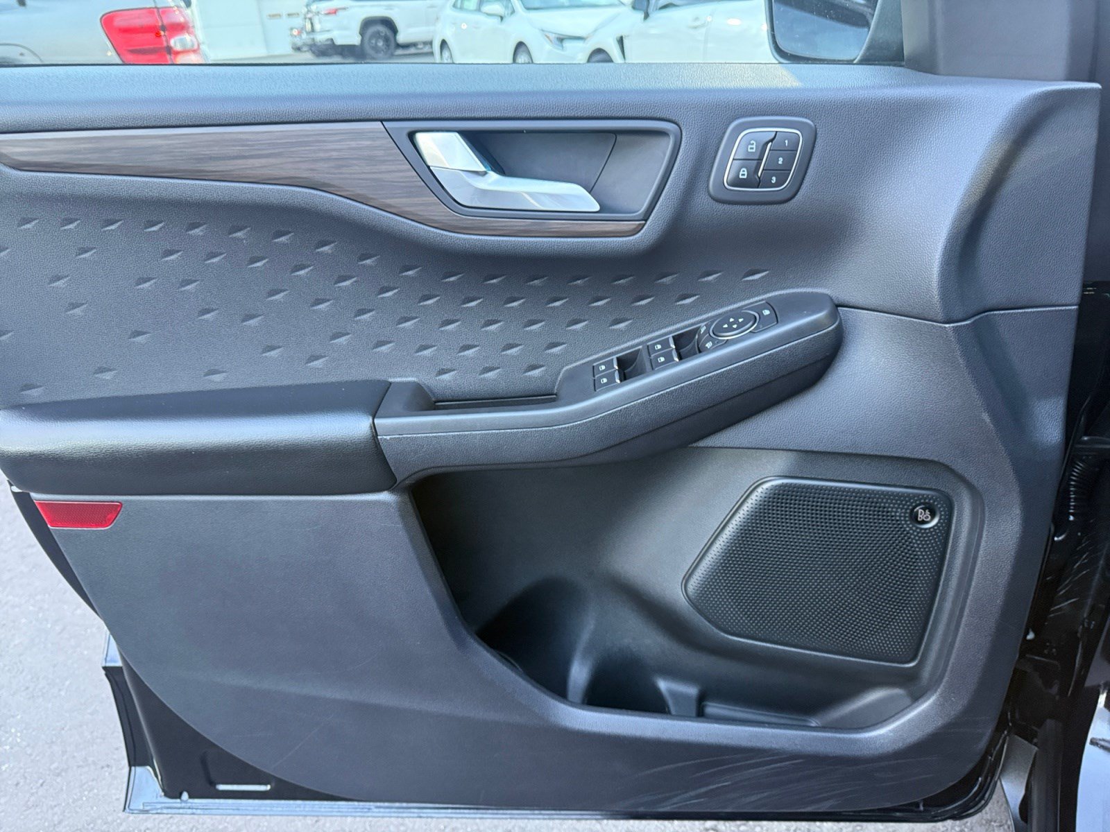Used 2020 Ford Escape Titanium w/ Titanium Premium Package 2.0 AWD/4WD image 13