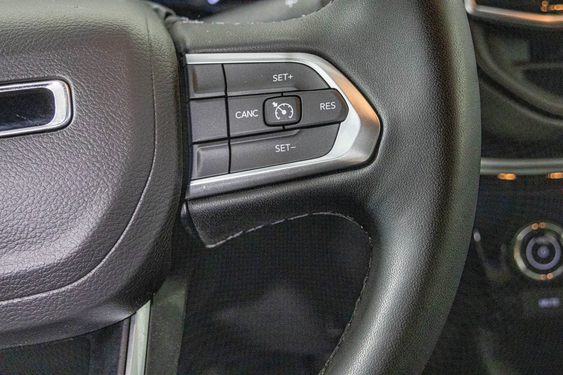 Used 2025 Jeep Compass Latitude w/ Altitude Special Edition image 33