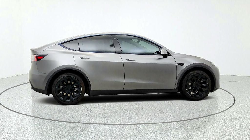 Used 2022 Tesla Model Y Long Range AWD/4WD image 4