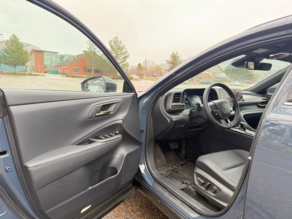 Used 2025 Toyota Crown Signia AWD/4WD image 12