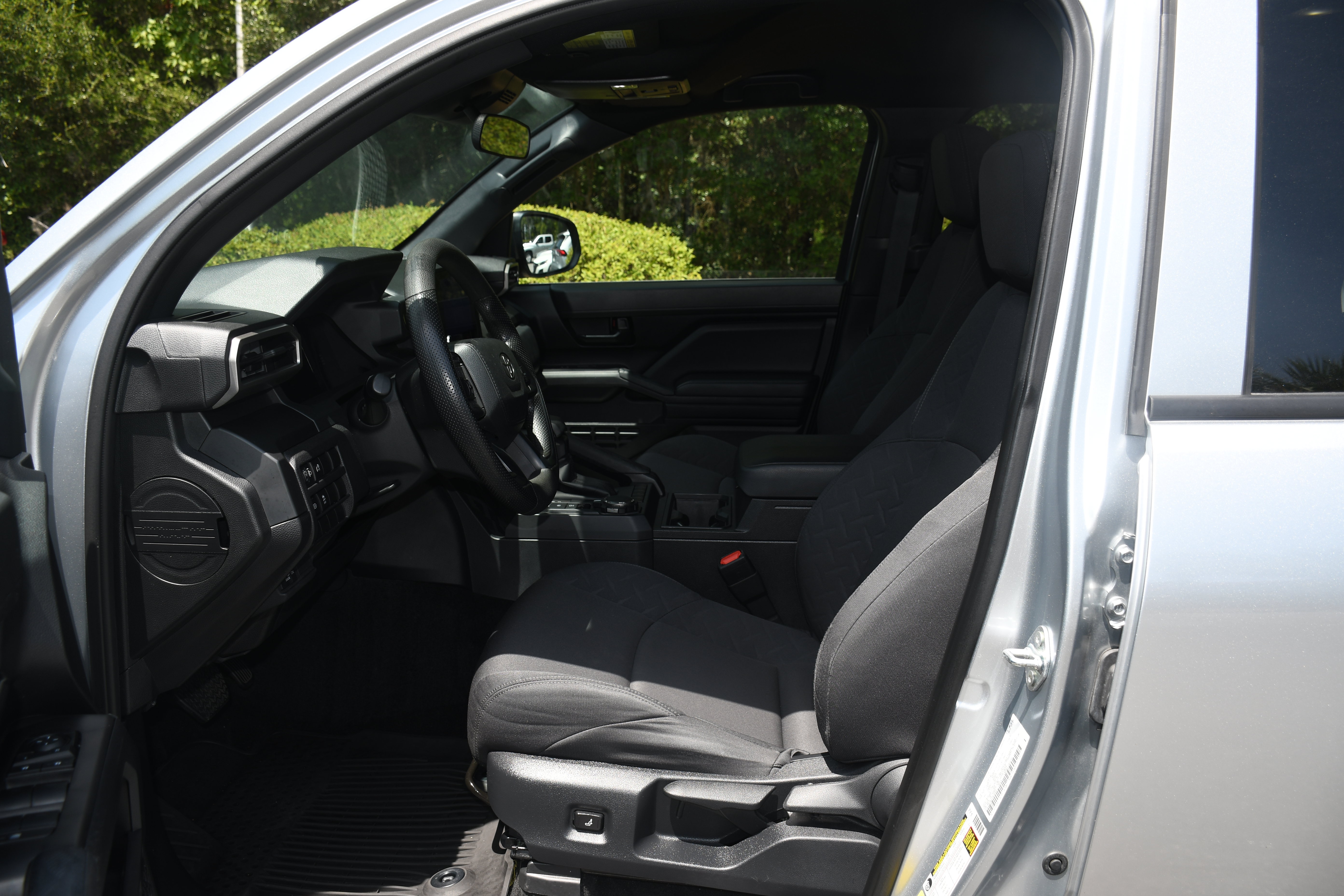 Used 2025 Toyota Tacoma SR AWD/4WD image 7