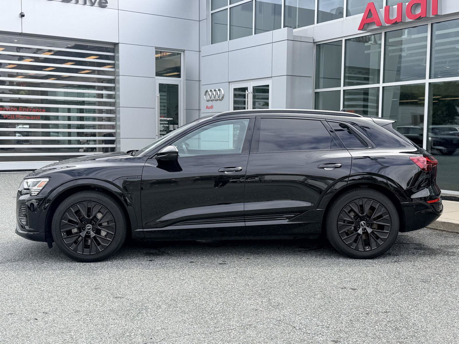 Certified 2024 Audi Q8 e-tron Premium w/ Prestige Package AWD/4WD image 3