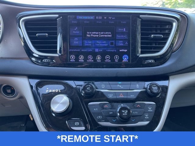 Used 2017 Chrysler Pacifica Touring-L w/ Tire & Wheel Group FWD image 6
