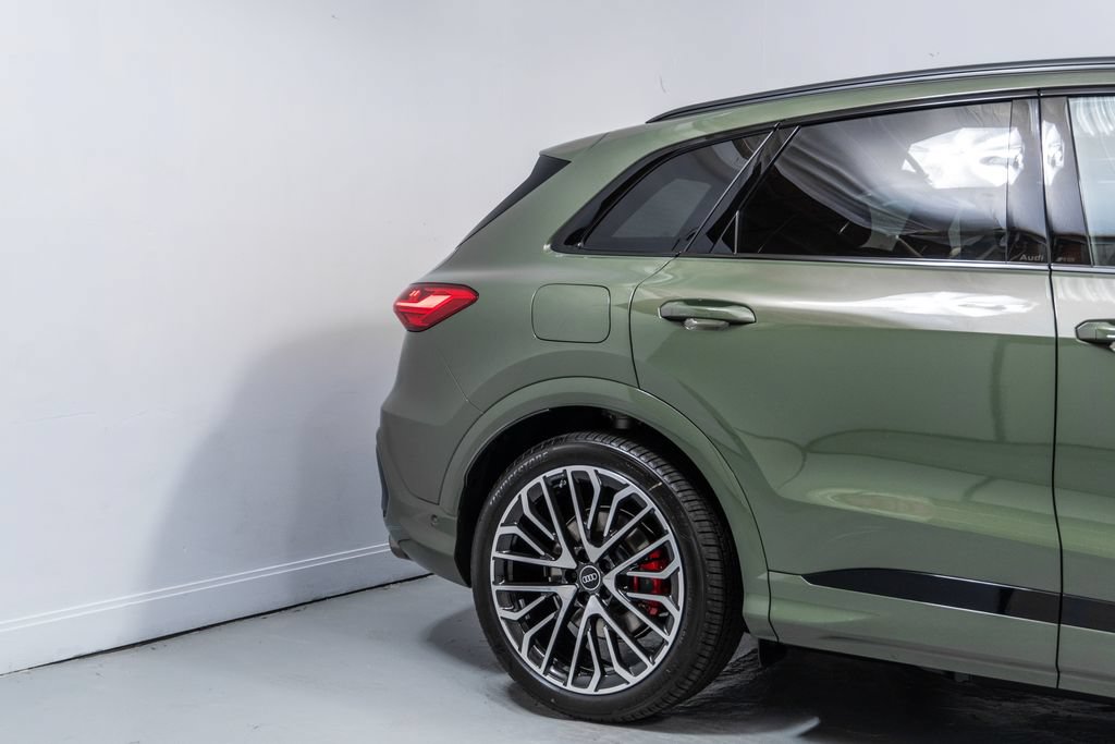 New 2026 Audi SQ5 Prestige AWD/4WD image 11