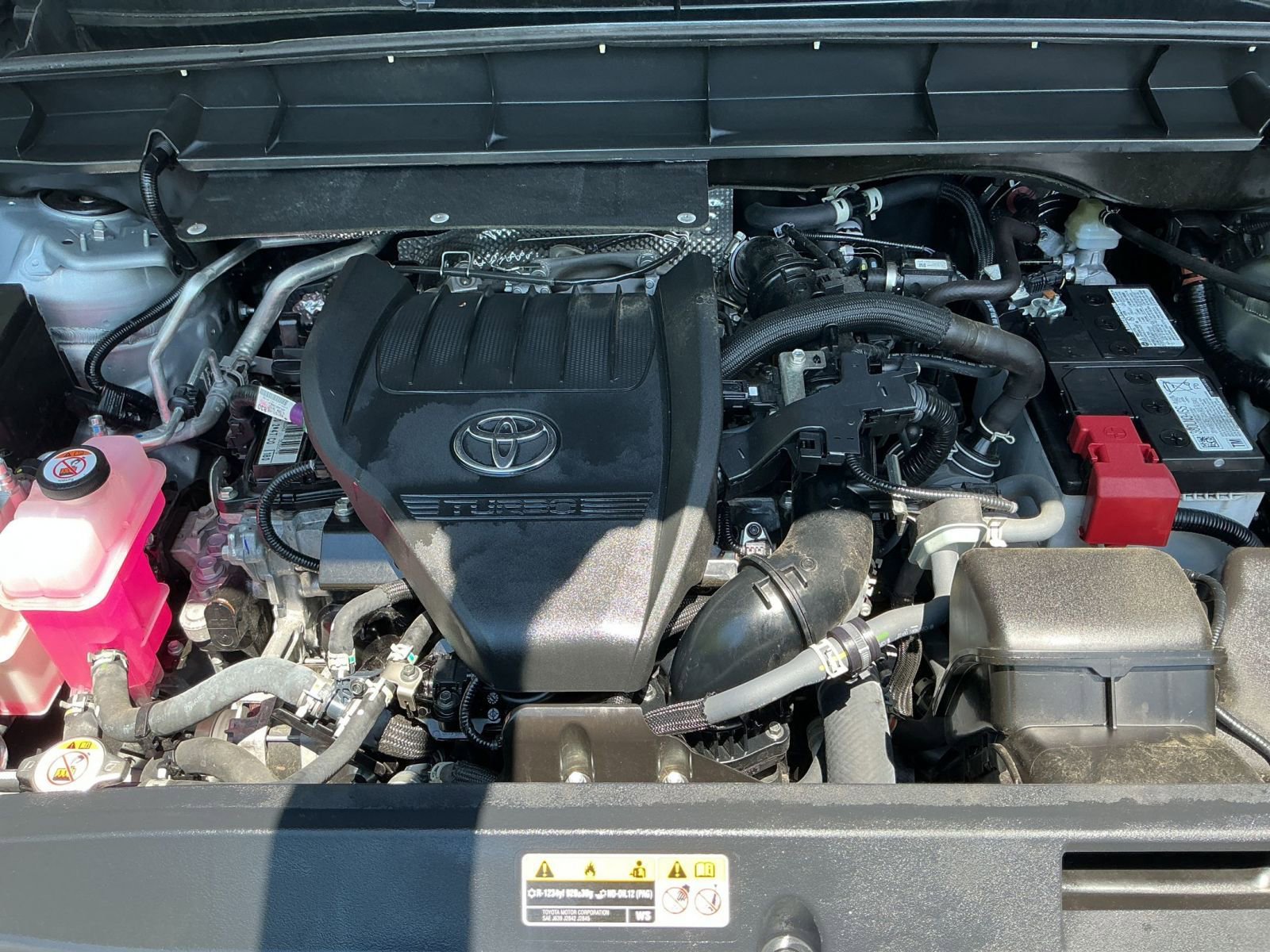 Used 2025 Toyota Highlander LE FWD image 30