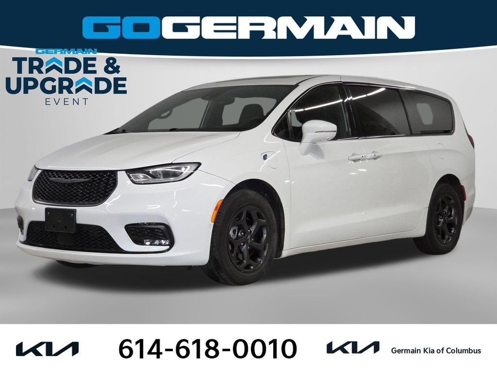 Used 2022 Chrysler Pacifica Limited w/ Uconnect Theater Family Group