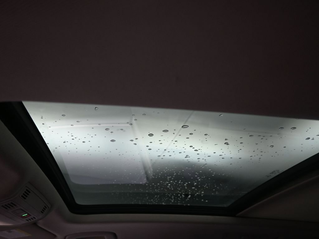 Used 2022 Volkswagen Tiguan SE FWD image 19