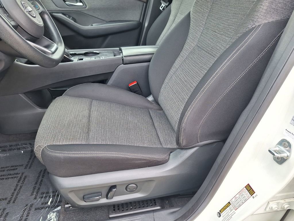 Used 2023 Nissan Rogue SV image 10