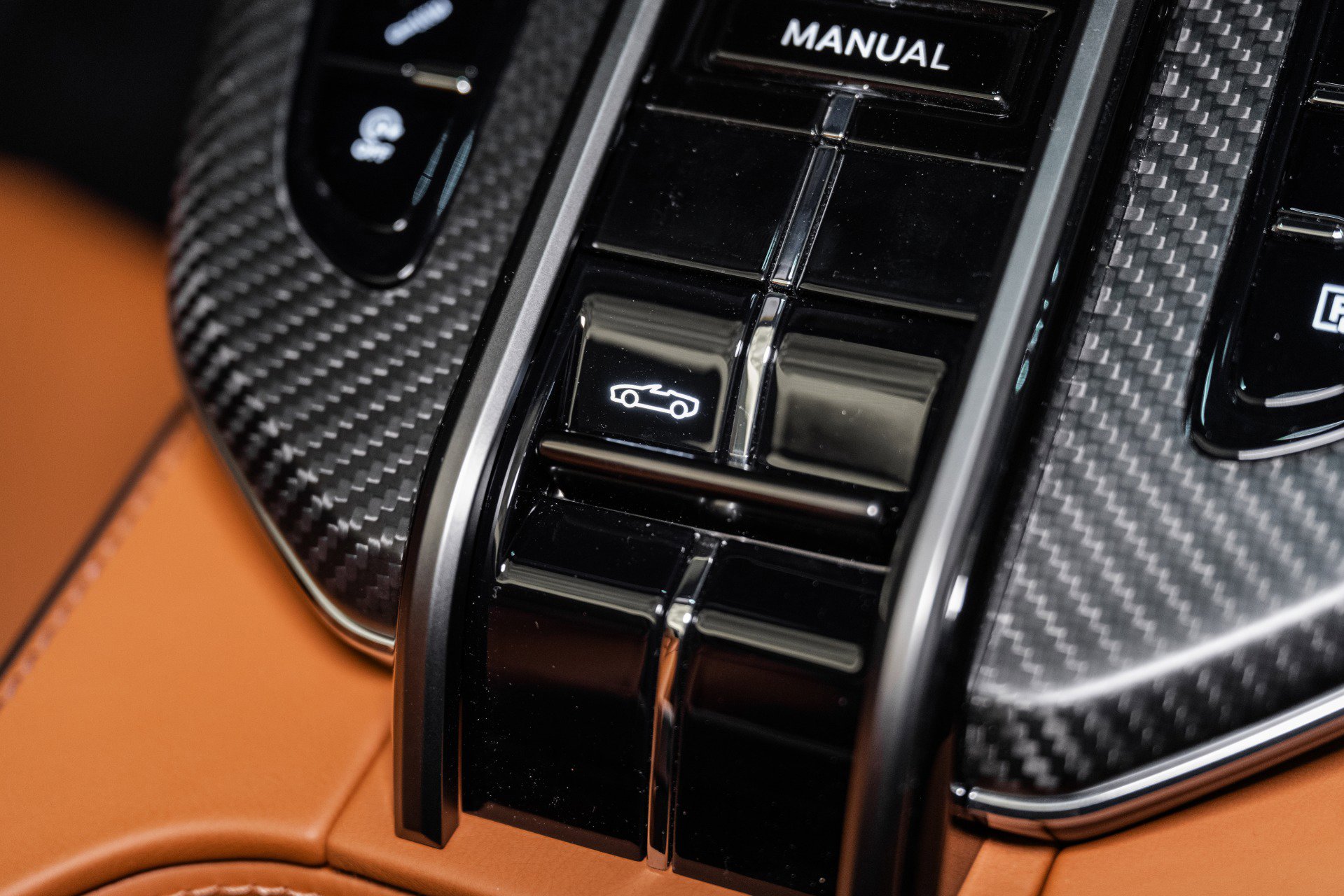 New 2026 Aston Martin V8 Vantage Roadster image 33