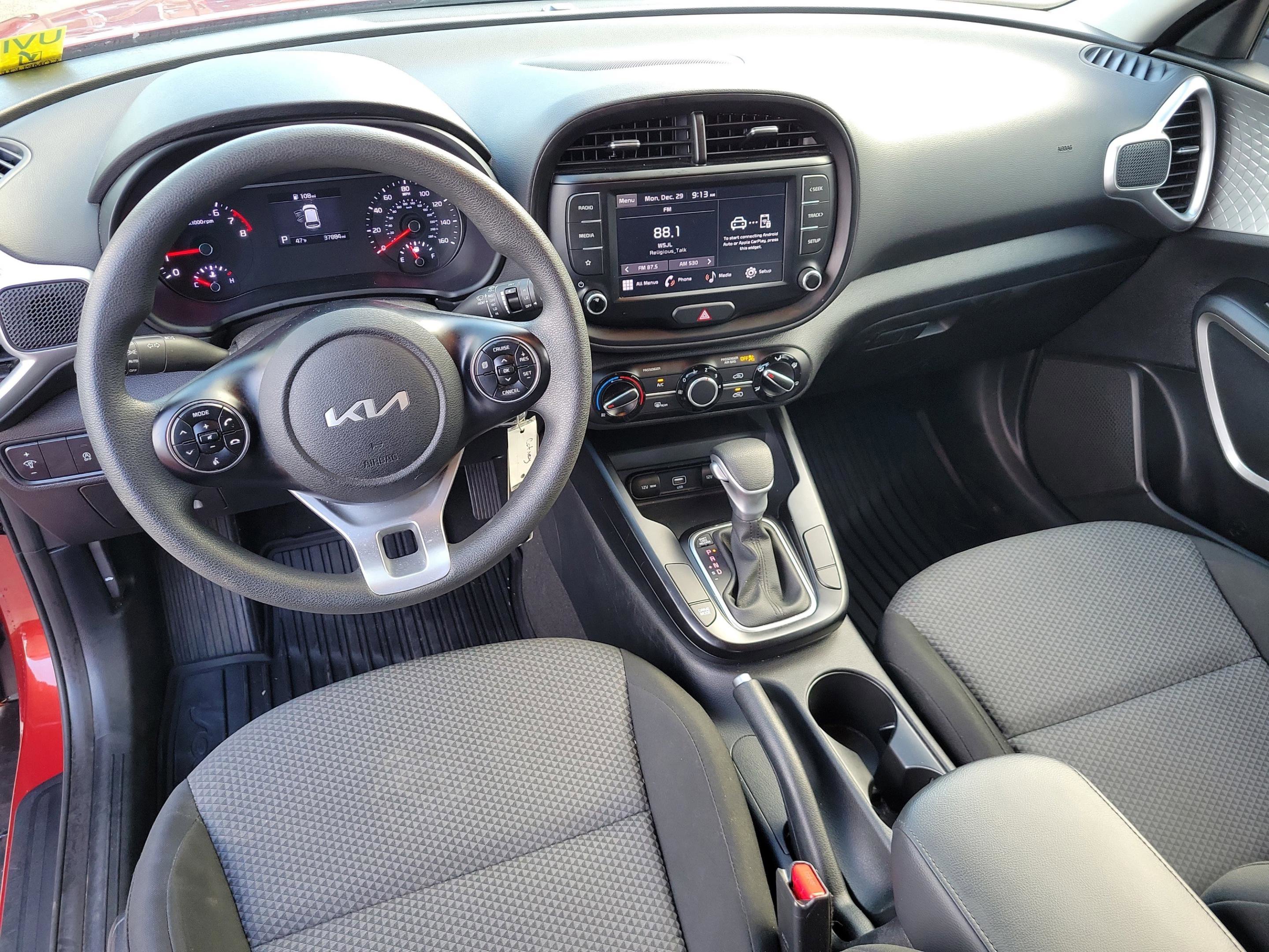 Used 2022 Kia Soul LX image 23