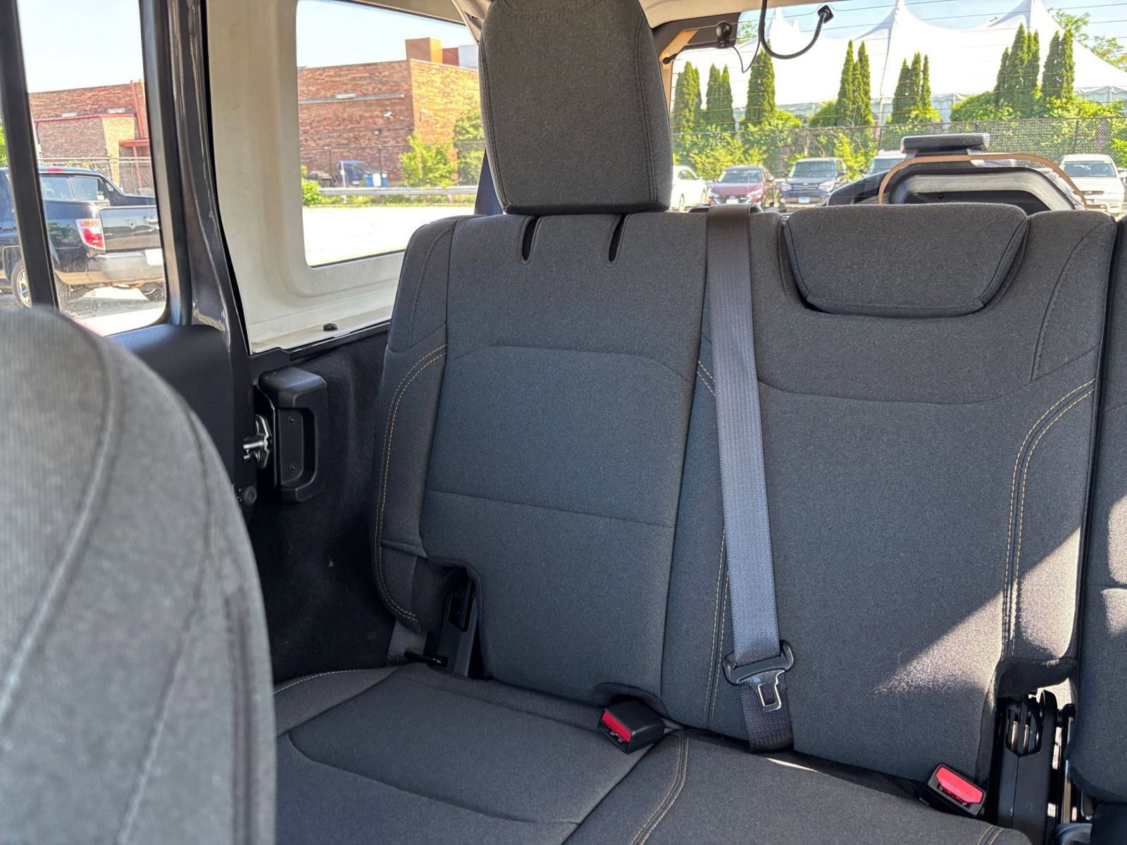 Used 2025 Jeep Wrangler Unlimited Sahara AWD/4WD image 37