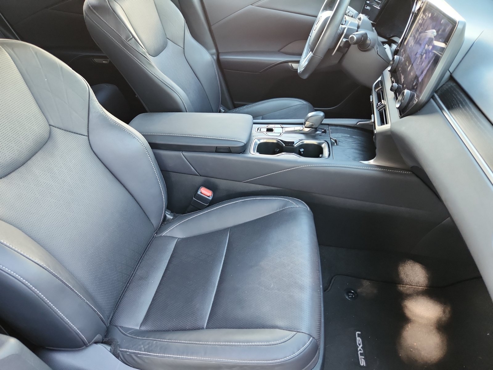 Used 2023 Lexus RX 350 w/ Cold Area Package AWD/4WD image 16