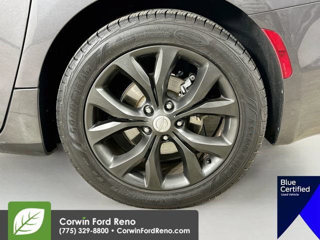Used 2017 Chrysler Pacifica Limited FWD image 39