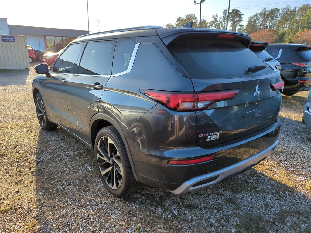 Used 2024 Mitsubishi Outlander SEL image 3