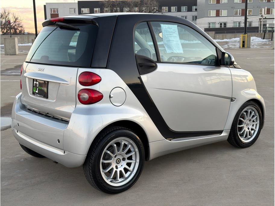 Used 2011 smart fortwo passion image 8