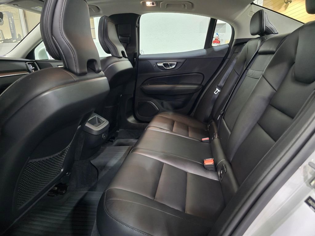 Used 2021 Volvo S60 T6 Momentum w/ Premium Package image 24