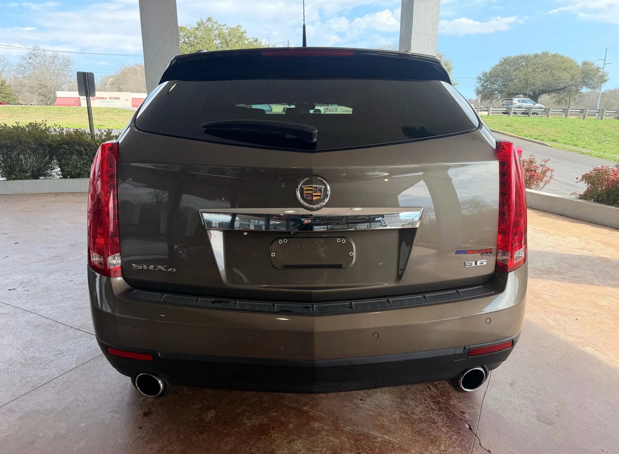 Used 2014 Cadillac SRX Luxury w/ Driver Awareness Package AWD/4WD image 5