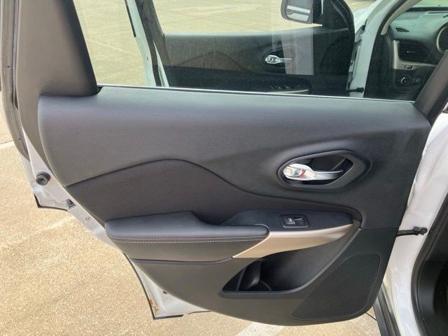 Certified 2017 Jeep Cherokee Latitude w/ Comfort & Sound Group FWD image 21
