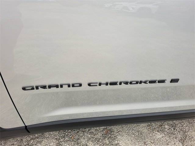 New 2025 Jeep Grand Cherokee Altitude image 3