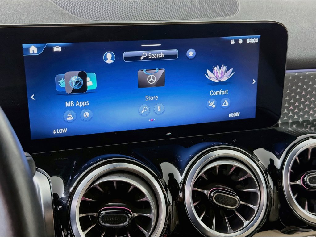 Used 2025 Mercedes-Benz GLB 250 image 32